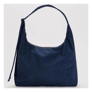 NWT BAGGU Nylon Shoulder Bag / Purse in Navy Blue - Adjustable - Sold Out Color